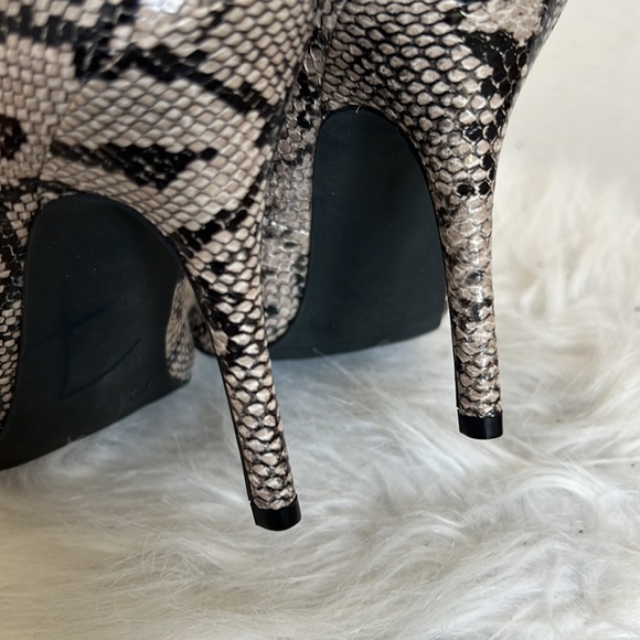 Gorgeous sexy classic snakeskin pattern heels by Candie’s - Picture 6 of 7